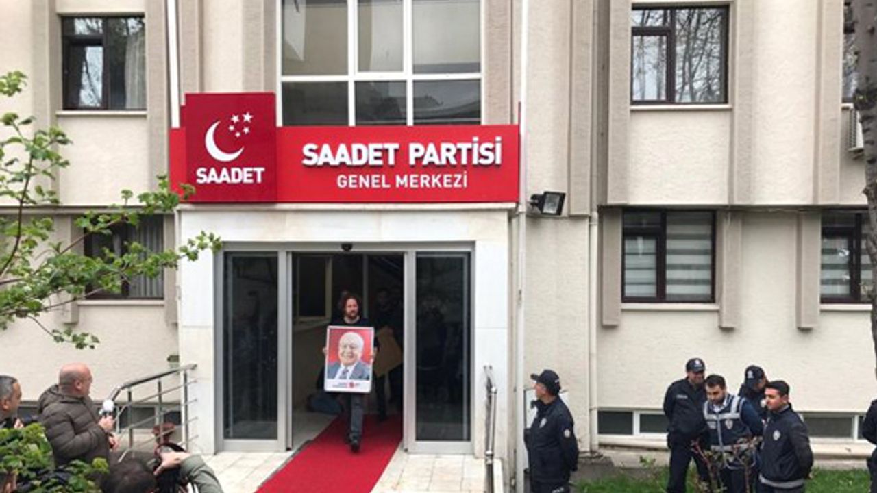 Fatih Erbakan'ın Şikayeti Üzerine Haczedilen Binada, Necmettin Erbakan'ın Fotoğrafı da Söküldü