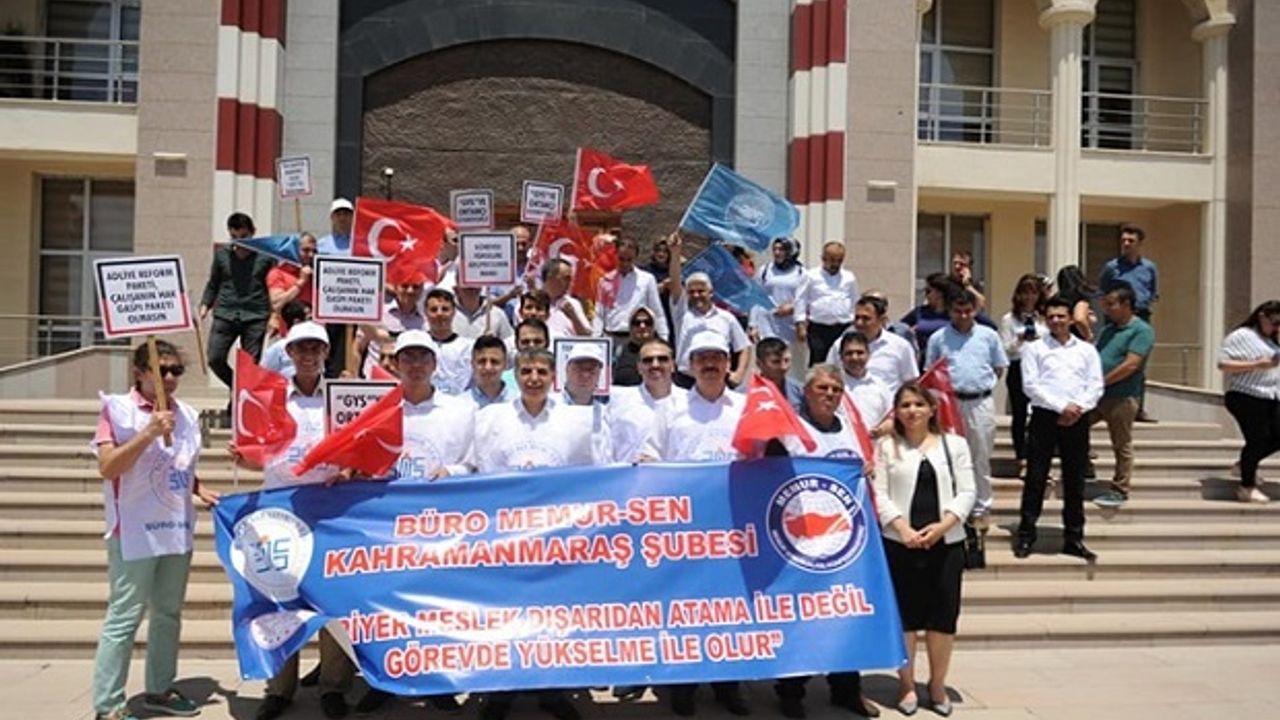 Kahramanmaraş'ta Büro Memur-Sen Üyelerinden Adliye Önünde Eylem