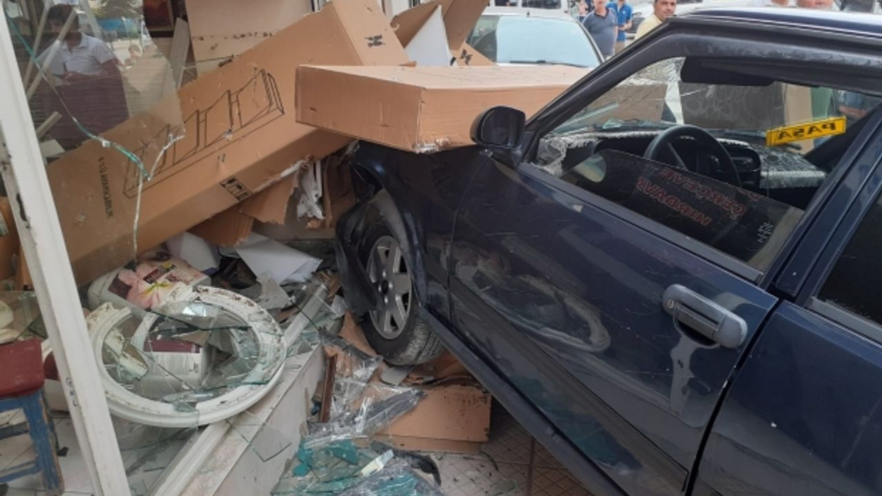 Kahramanmaraş'ta Ehliyetsiz Sürücü İş Yerine Girdi