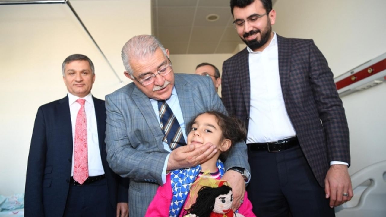 Başkan Mahçiçek'ten Çocuk Hastanesine Süpriz Ziyaret