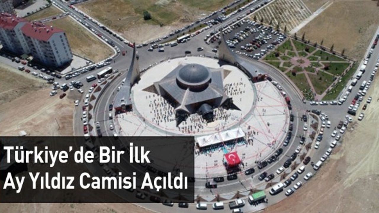 Türkiye'nin İlk Ay Yıldız Camisi İbadete Açıldı