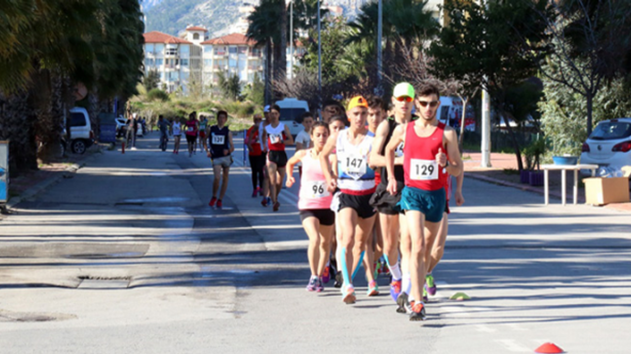 İstanbul'dan Antalya'ya Giden Sporcular Kaza Yaptı: 7 Kişi Yaralandı