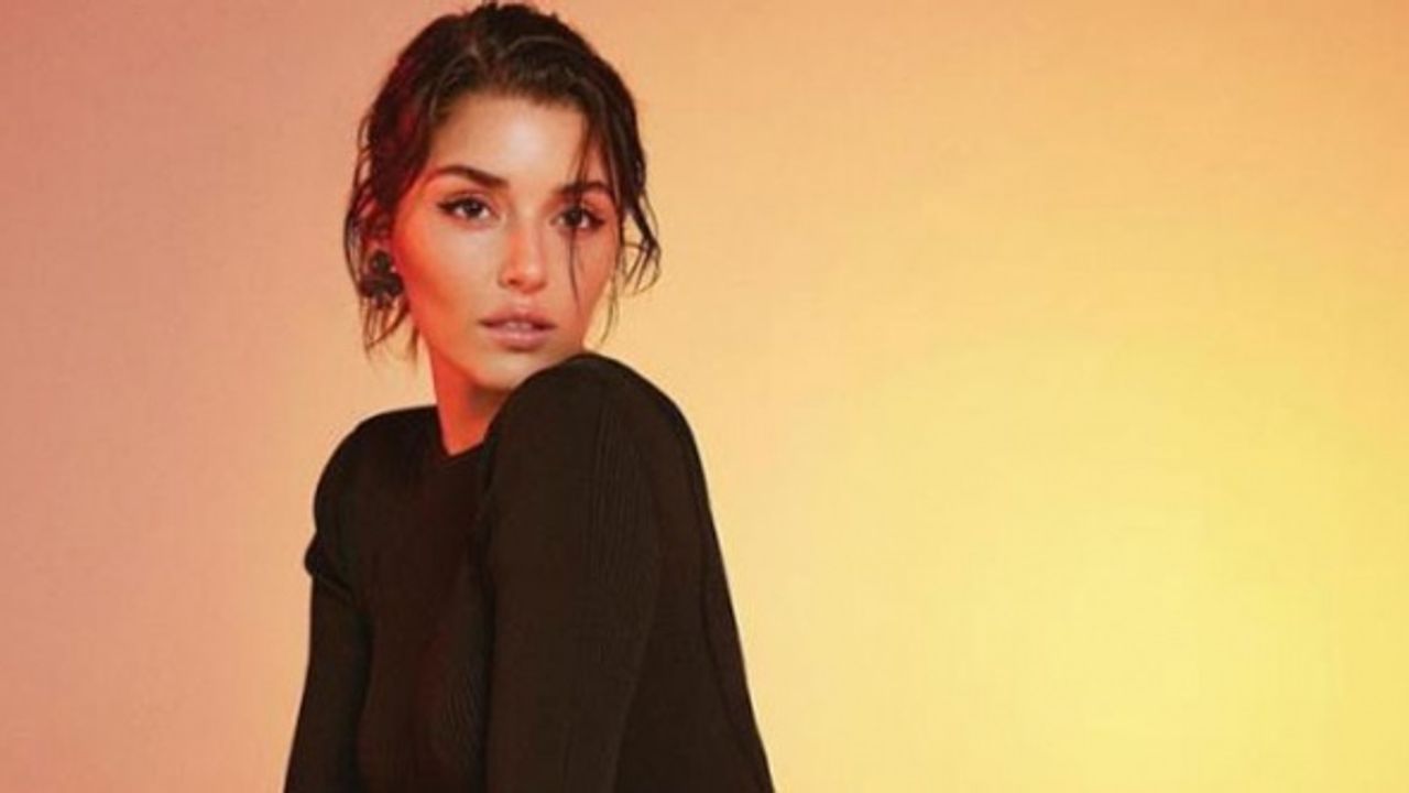 Hande Erçel Elbiseli Fotoğraflarını Paylaştı Takipçilerinden Beğeni Yağdı