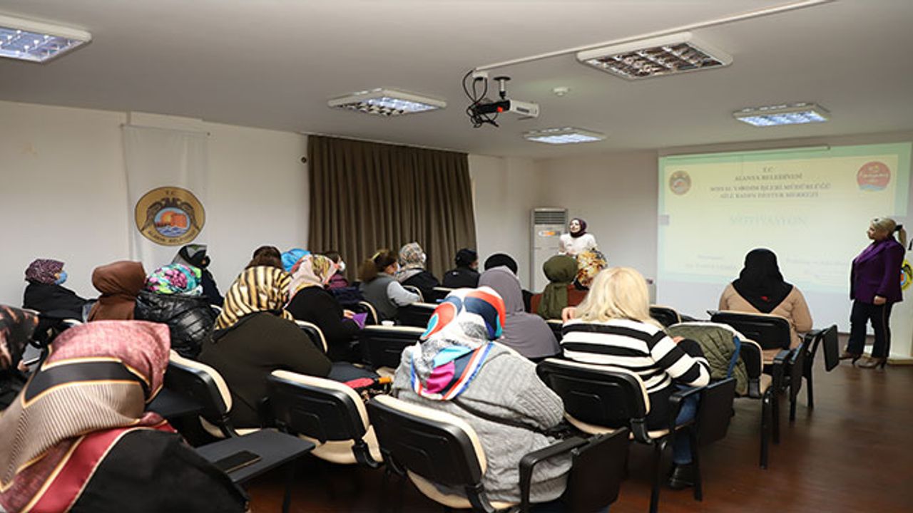 Alanya’da Aile Sohbetleri Ve Sağlıklı Beslenme Semineri