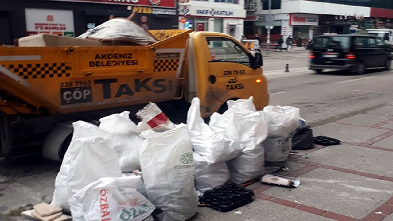 Akdeniz Belediyesi Ekipleri Günde 400 Ton Çöp Topluyor