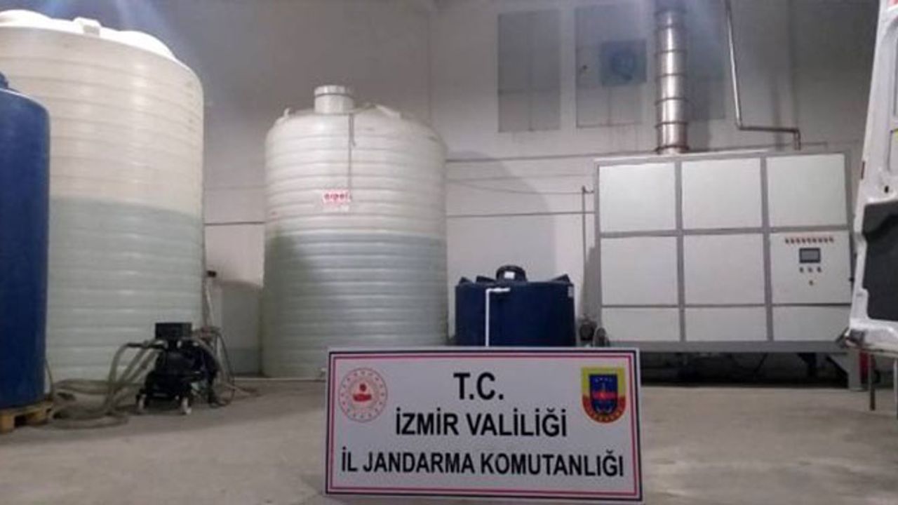 İzmir'de 11 Bin 60 Litre Kaçak Etil Alkol Ele Geçirildi