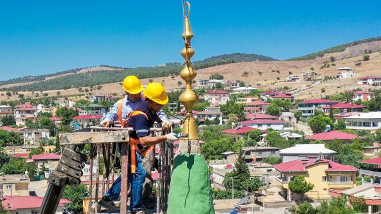 K.Maraş’taki depremde hasar gören minare yenilendi