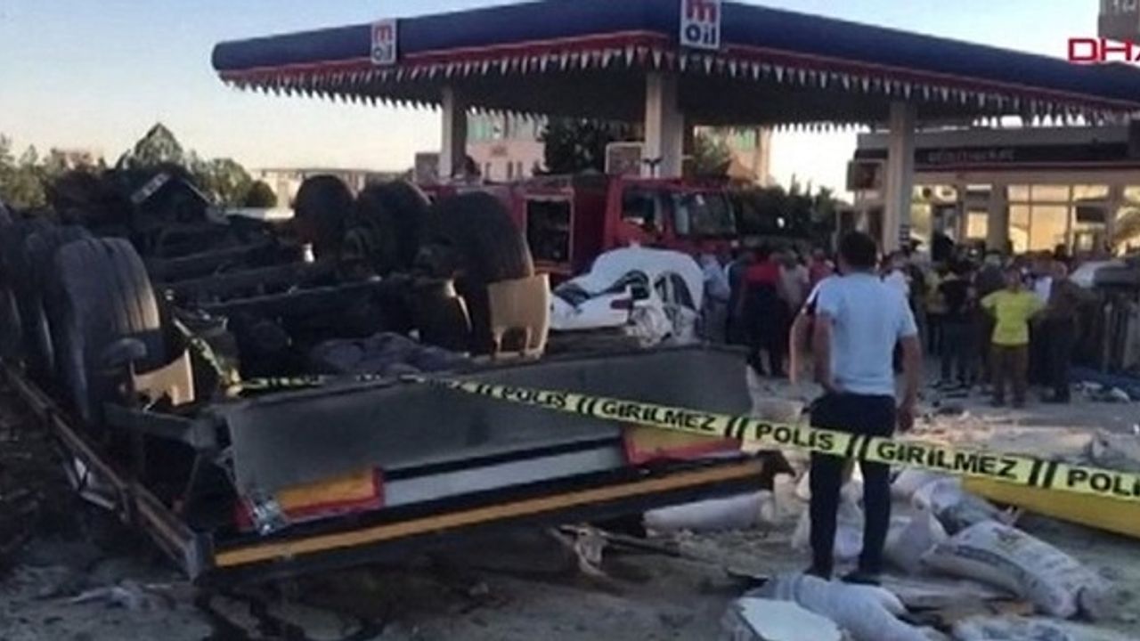 20 kişinin Öldüğü Korkunç Kazaya İlişkin Gözaltına Alınan 2 TIR Şoförü Tutuklanarak Cezaevine Yollandı