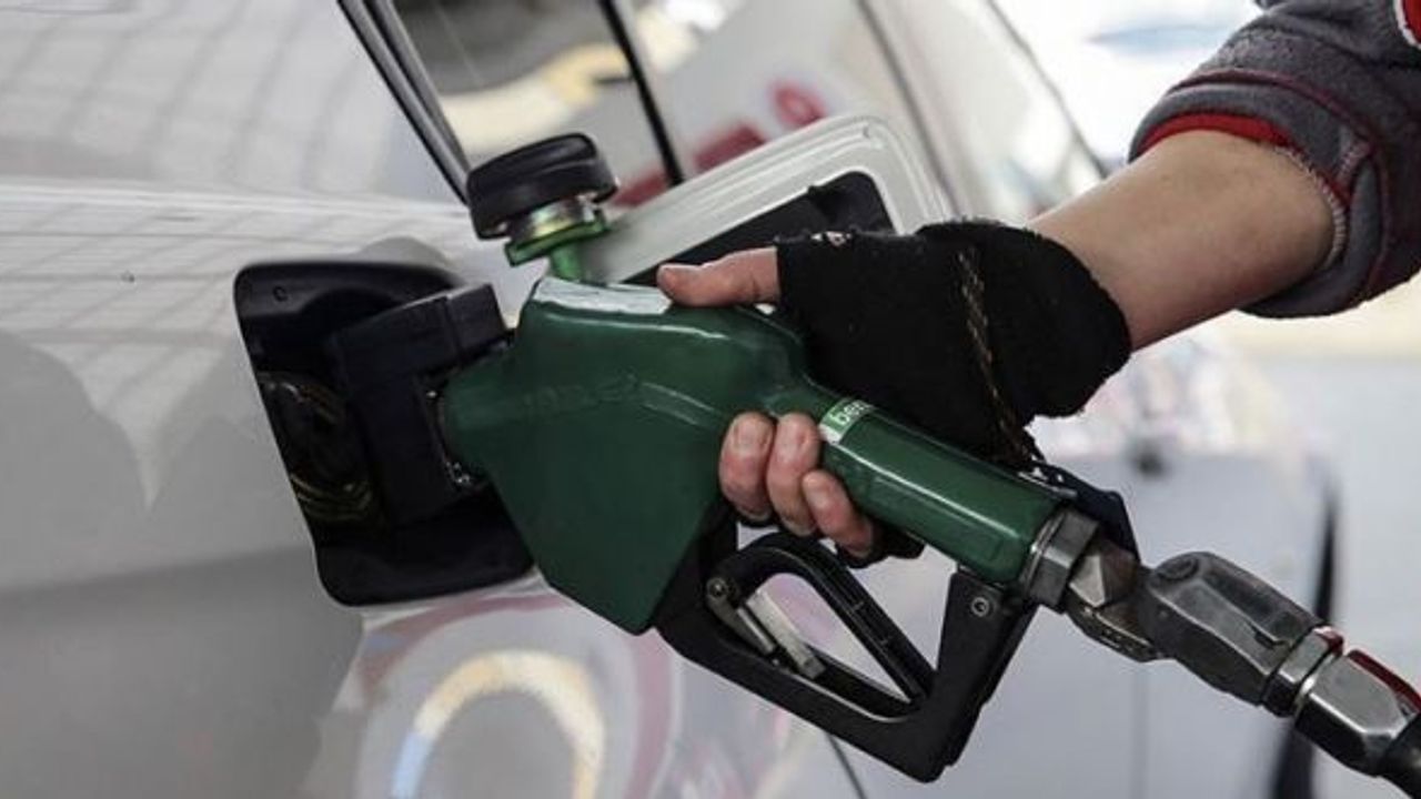 Akaryakıtta ‘İndirim-bindirim’ devam ediyor / Benzine indirim, motorine zam!