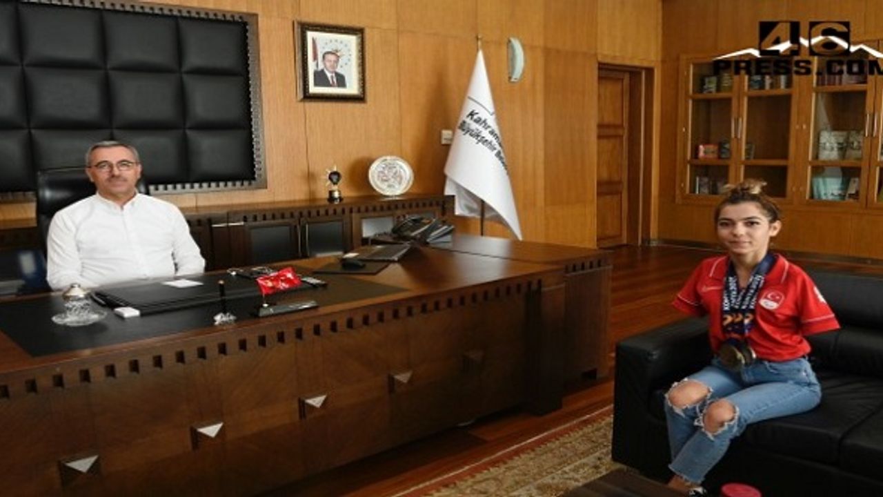 Başkan Güngör Milli Yüzücü Sevilay Öztürk’ü Ağırladı