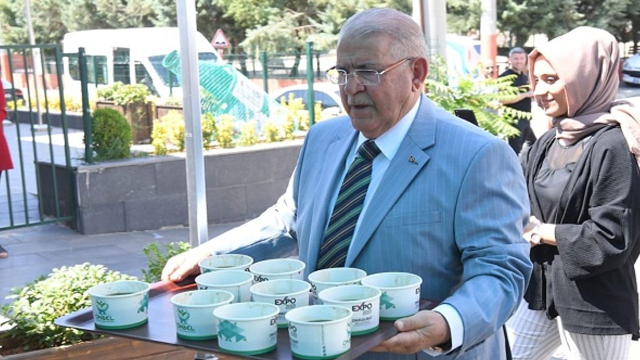 Başkan Mahçiçek: Down Sendromlu Öğrenciler Ve Ailelerine Aşure Dağıttı