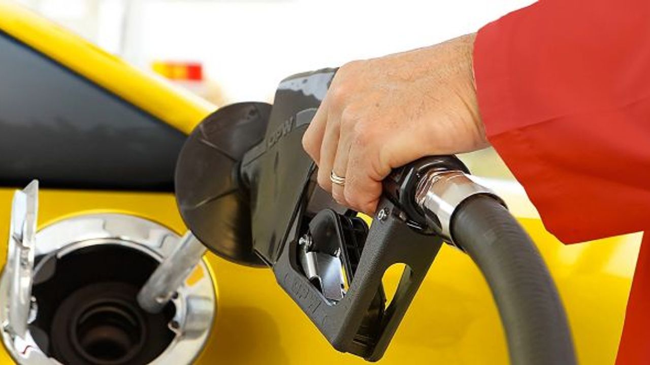 Benzine bu gece 1.10 lira zam geliyor!