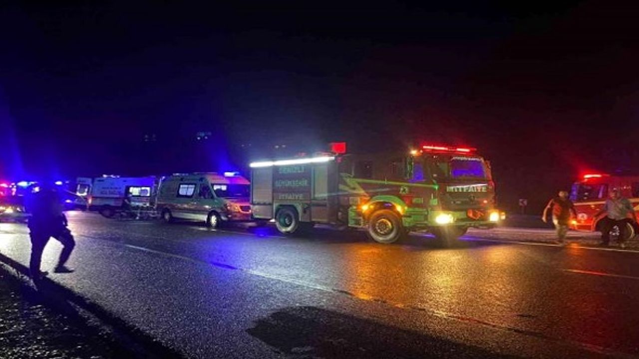 Bir Otobüs Faciası Daha Yolcu Otobüsü Devrildi: 28 Yaralı
