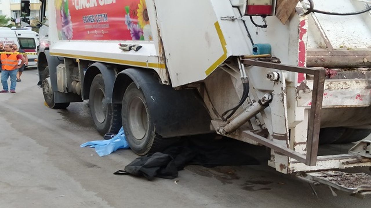 Çöp Kamyonunun Altında Kalan Çocuk Feci Şekilde Can Verdi!