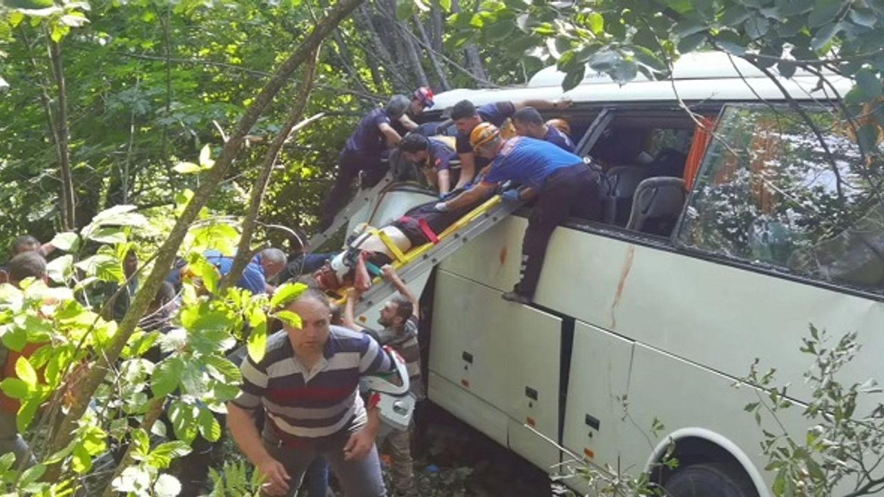 Otobüs Şarampole Yuvarlandı: 5 Kişi Hayatını Kaybetti 36 Kişi Yaralandı