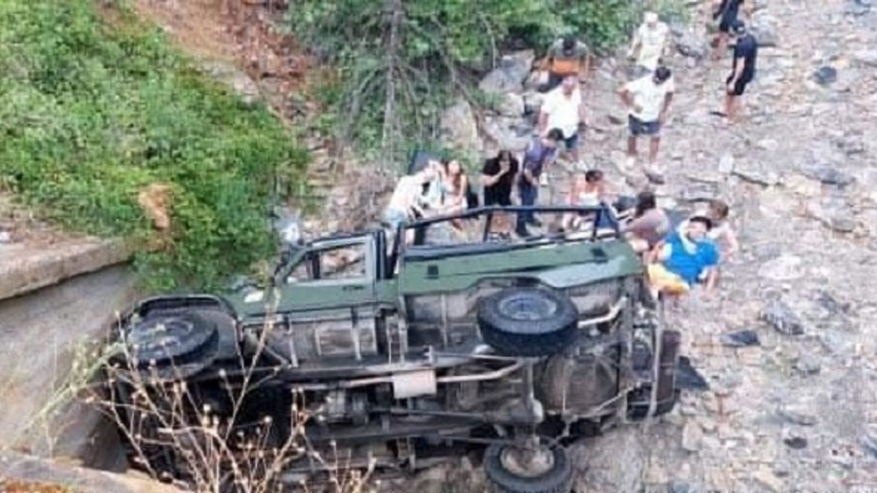 Safari Aracı Şarampole Uçtu: 7 yaralı