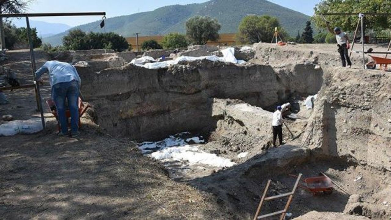 Tarihin en eski tekstil atölyesi İzmir’de keşfedildi