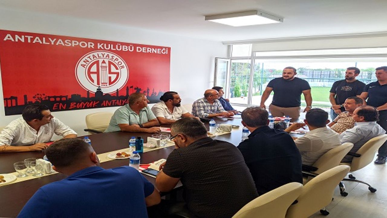 Antalyaspor Başkan Çetin, güreş takımını ağırladı