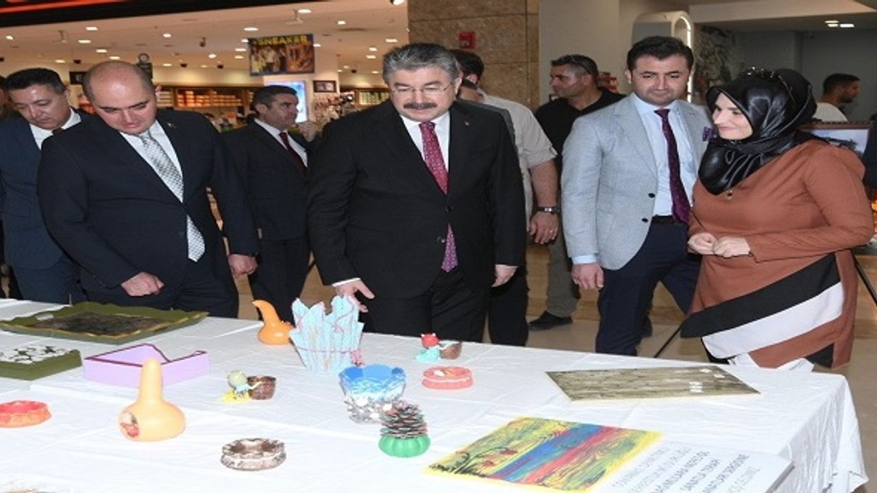 Hükümlülerin el emeği göz nuru eserleri sergilendi