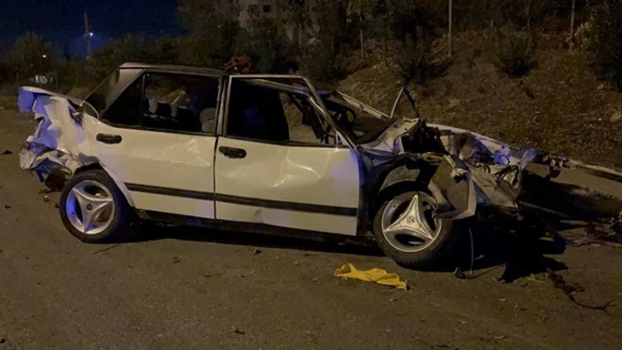 Adana'da kontrolden çıkan otomobil devrildi: 1 ölü 1 yaralı