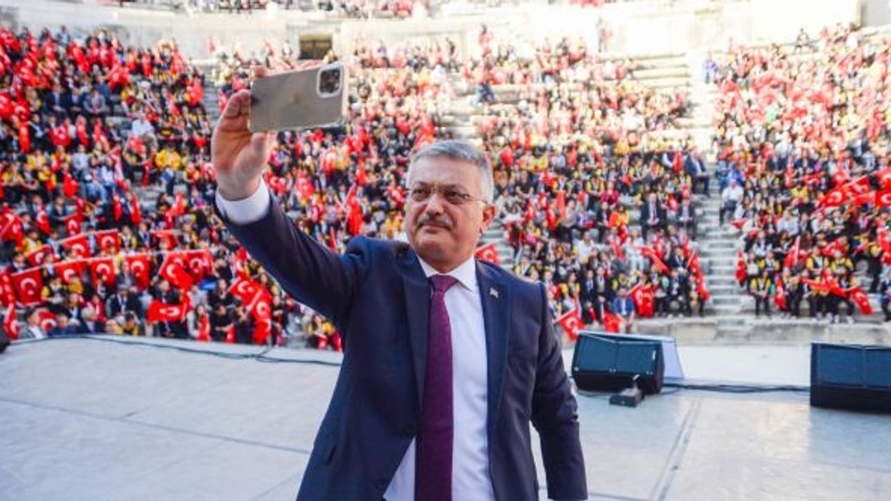 Aspendos Antik Tiyatro'da 7 bin öğrenci kitap okudu