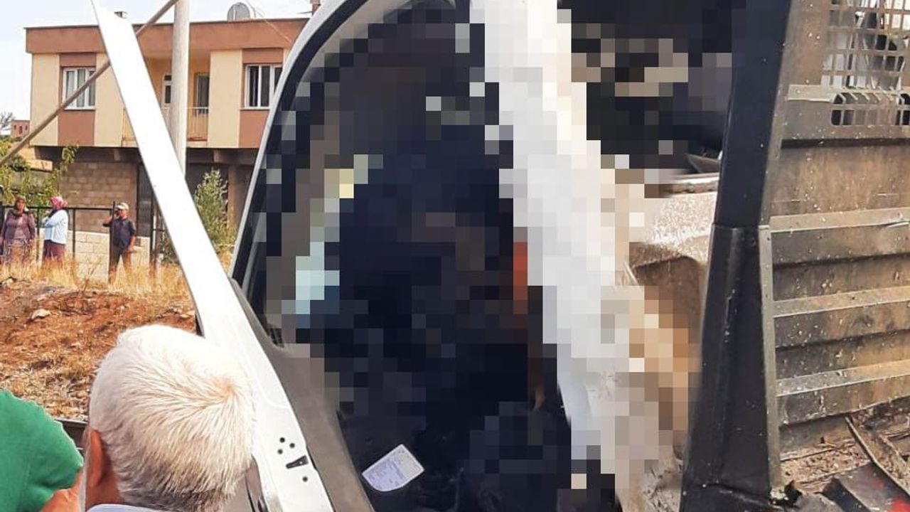 Kahramanmaraş’ta tren kamyoneti biçti: 1 ölü!