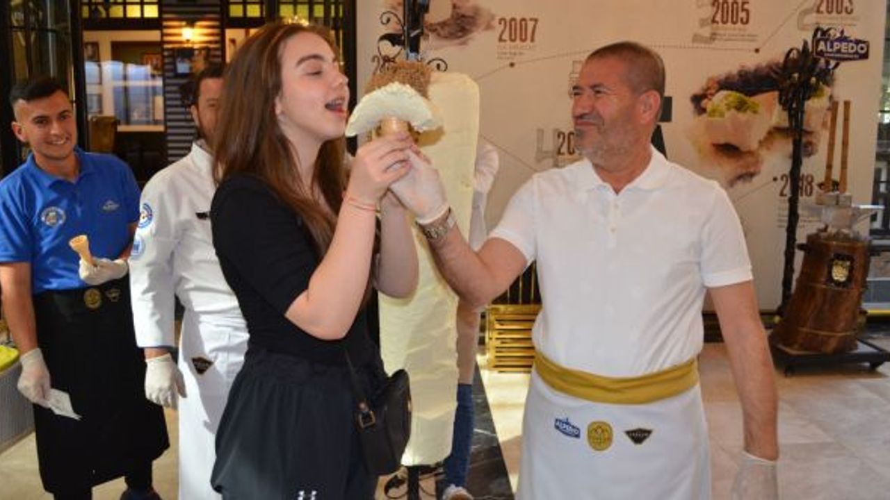 Makedonyalı öğrenciler Alpedo Maraş dondurmasına hayran kaldı!