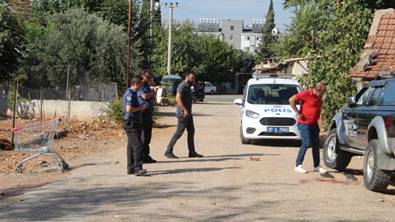 Sokak ortasında silahlı saldırıya uğradı!