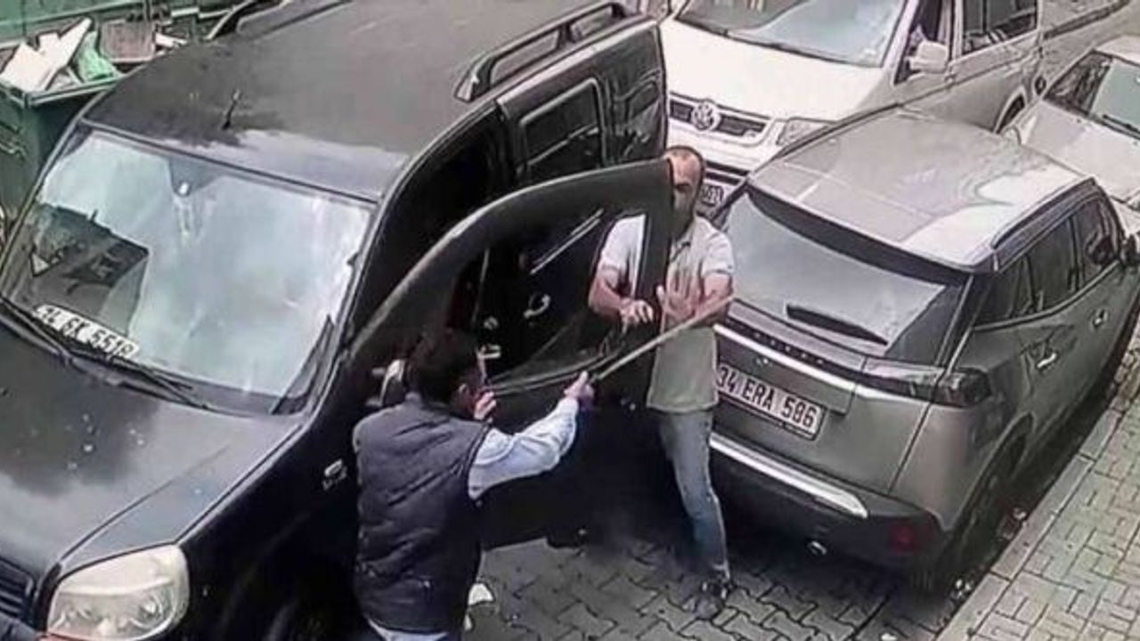 Yabancı uyruklu kâğıt toplayıcısı kılıçla saldırdı!