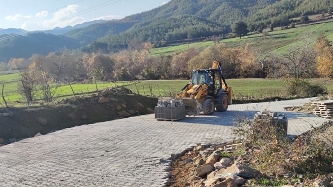 Andırın’da Kırsal Mahalle Yolları Büyükşehir’le Yenilendi