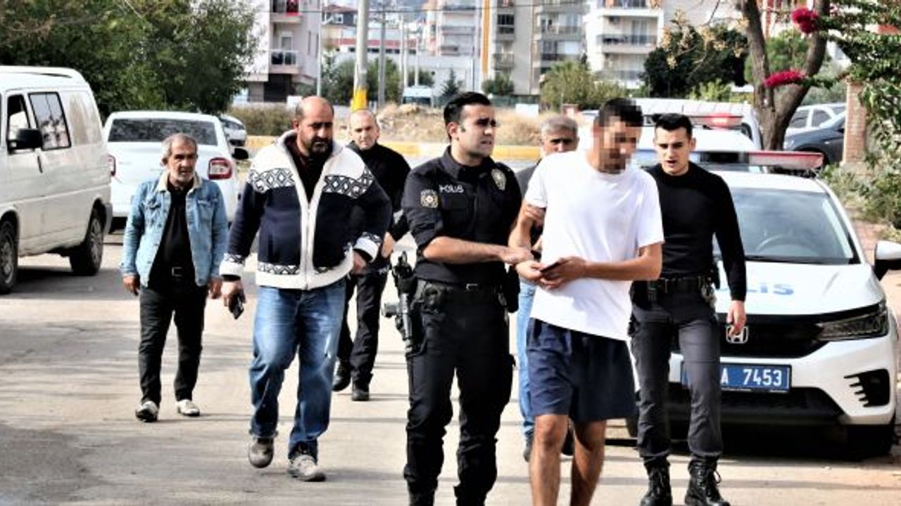 Antalyalı Neron, oturduğu evi ateşe verdi!