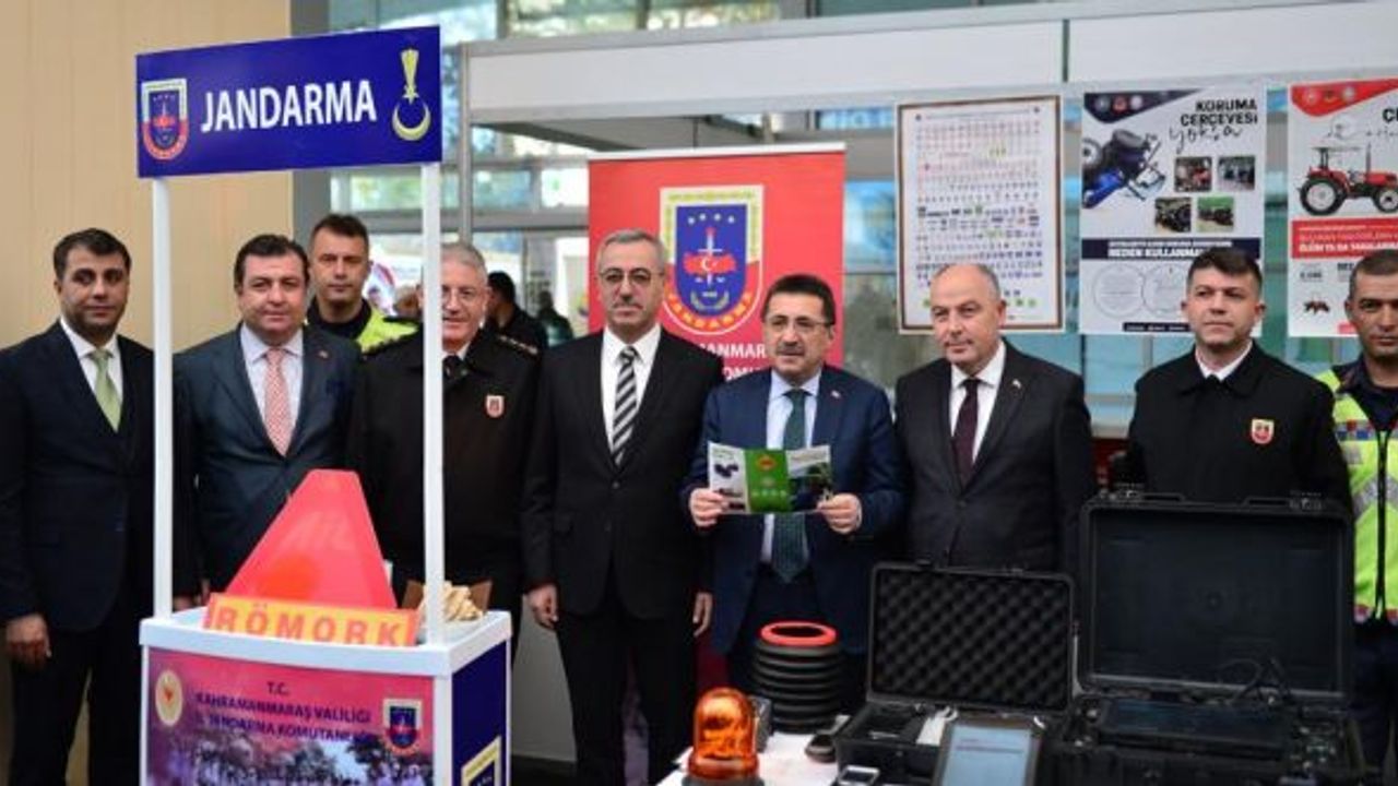 Bakan Yardımcısı Pakdil’den jandarma stantına özel ilgi