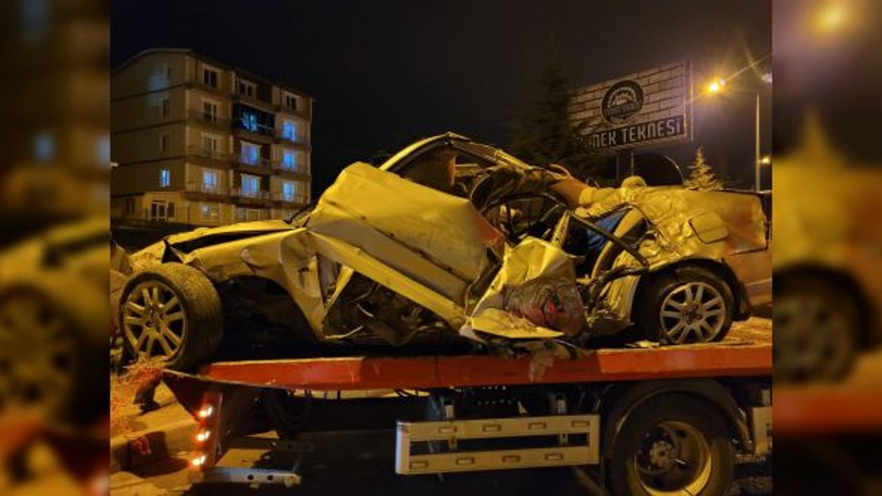 Bu araçtan sürücü ve kız arkadaşı sağ çıktı!