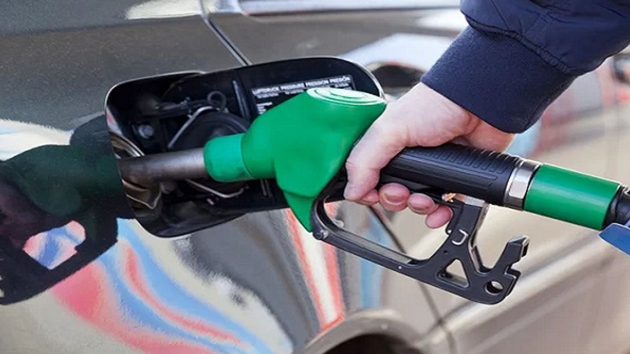 Bu gece yarısından itibaren benzine 1,16 lira indirim gelmesi bekleniyor