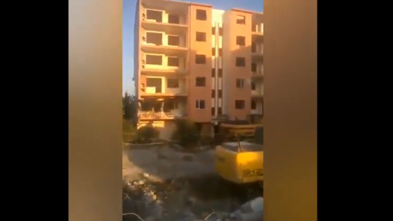 Bursa'da Bir İşçinin Attığı Taşla Binanın Yıkılması Diikat Çekti!