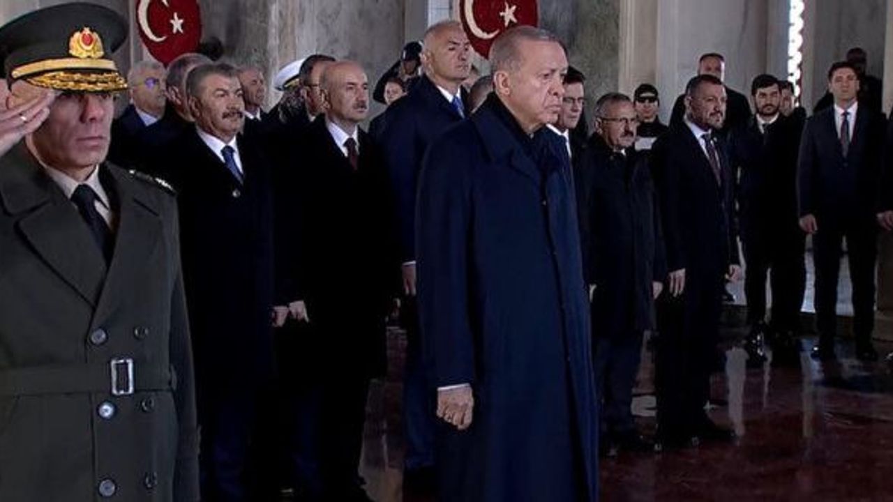 Devlet erkanı Anıtkabir'de Ata'yı andı