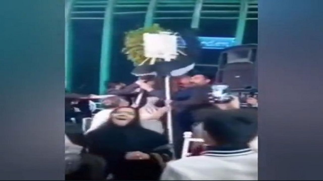 Düğünde şok görüntüler: Gelinle damat birbirine girdi!