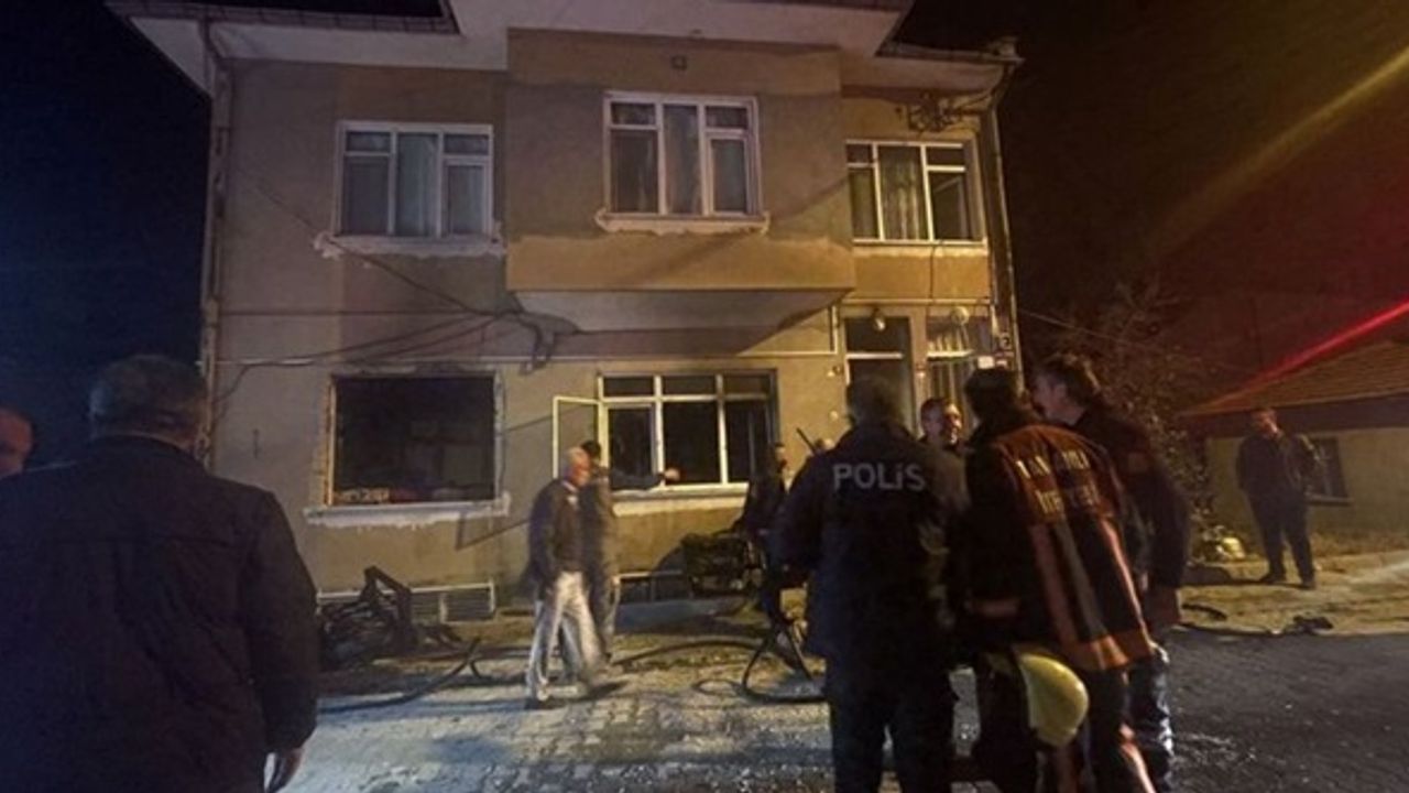 Evde korkutan tüp patlaması:  2'si ağır 4 kişi yaralı