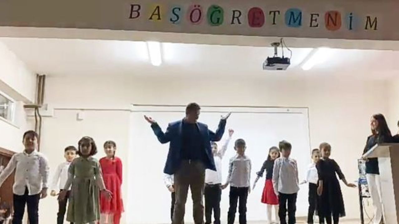 Hastalanan öğrencinin yerine sahneye okul müdürü çıktı