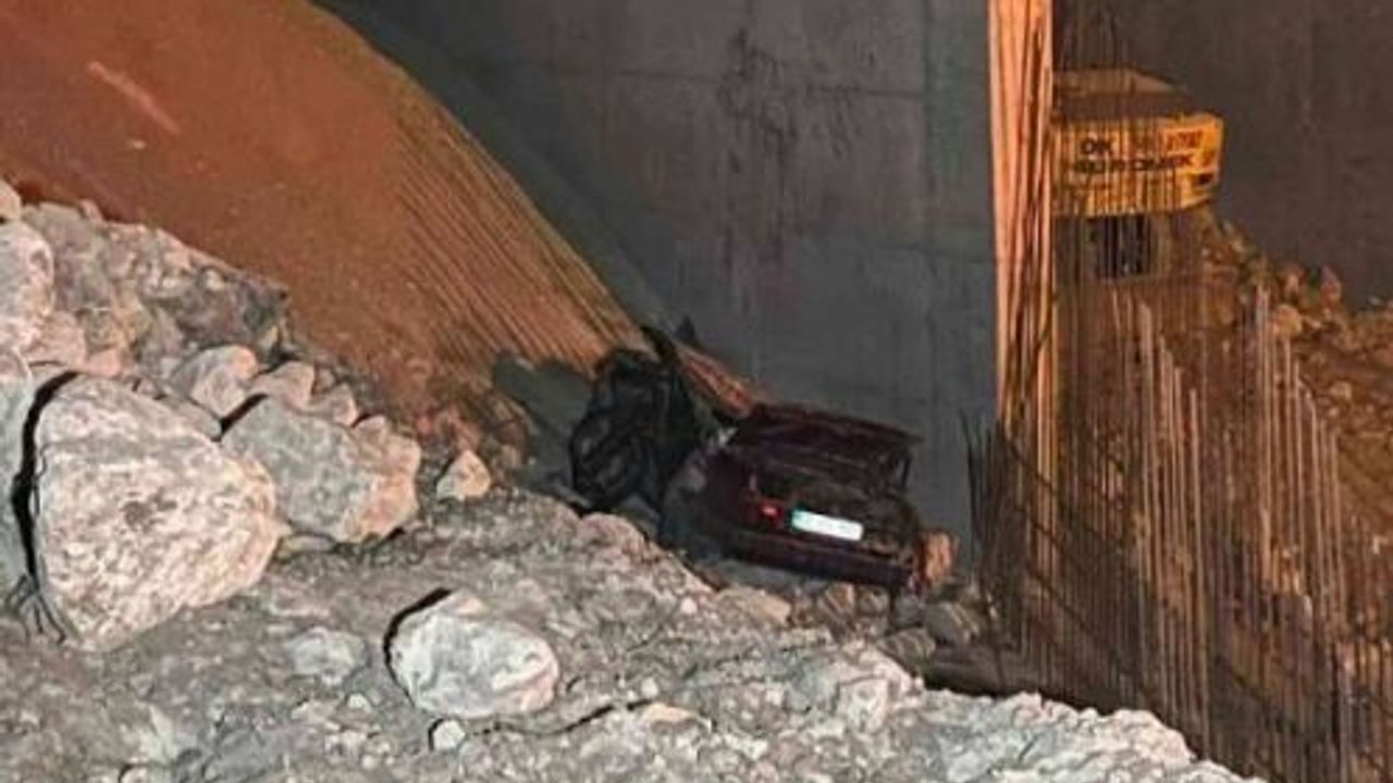 Hurdaya çıkan bu otomobil 4 kişilik aileye mezar oldu!