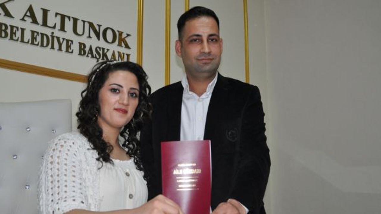 İşitme engelli çift işaret diliyle “evet” dedi!