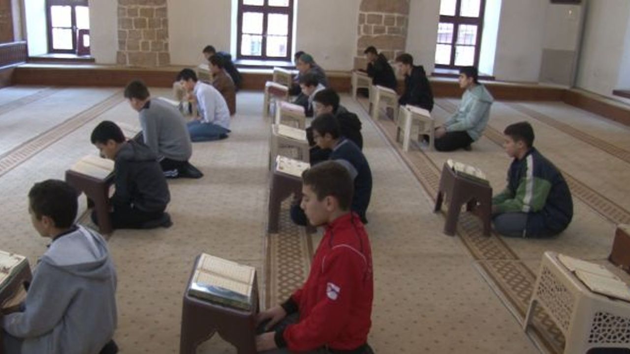 Kahramanmaraş Acemli Camii, 100 yıldır hafız yetiştiriyor!