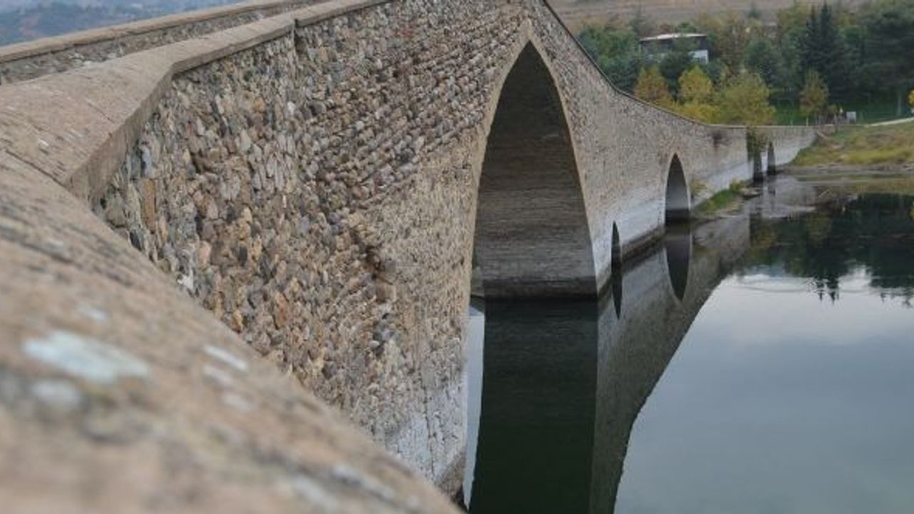 Kahramanmaraş’ın Taş Köprü’sü yüz yıllara meydan okuyor!