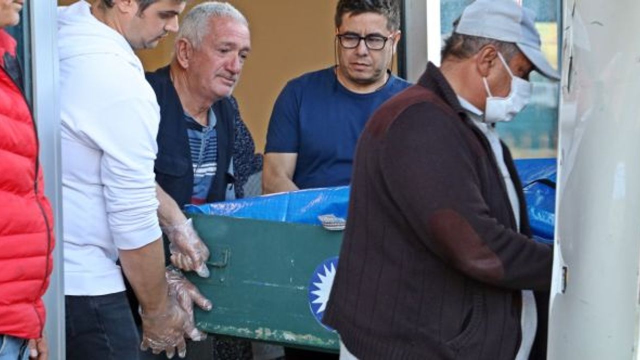 Kanalizasyonda bulunan oğlunun cenazesi teslim edildi!