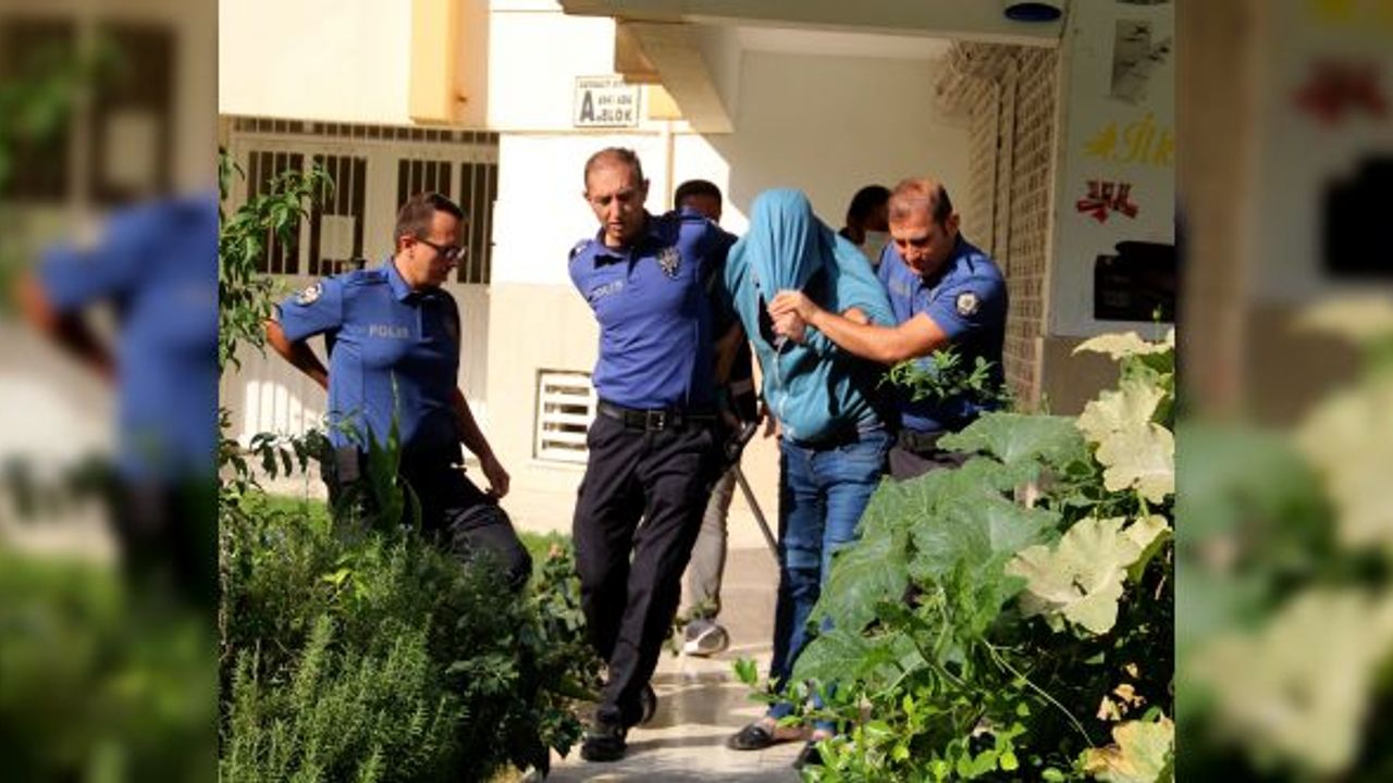 Önce evini yaktı sonra kendini o eve kilitledi!