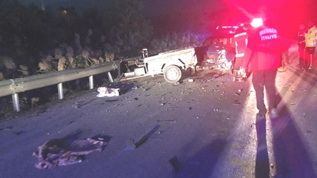 Otomobil tarım aracına çarptı: 2 yaralı