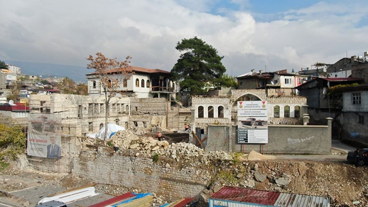 Büyükşehir restorasyonlarına devam ediyor
