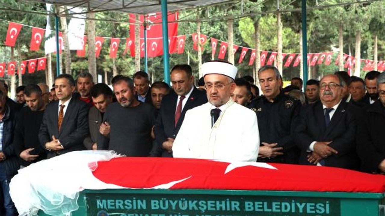 Okulda öldürülen kız öğrenci, son yolculuğuna uğurlandı
