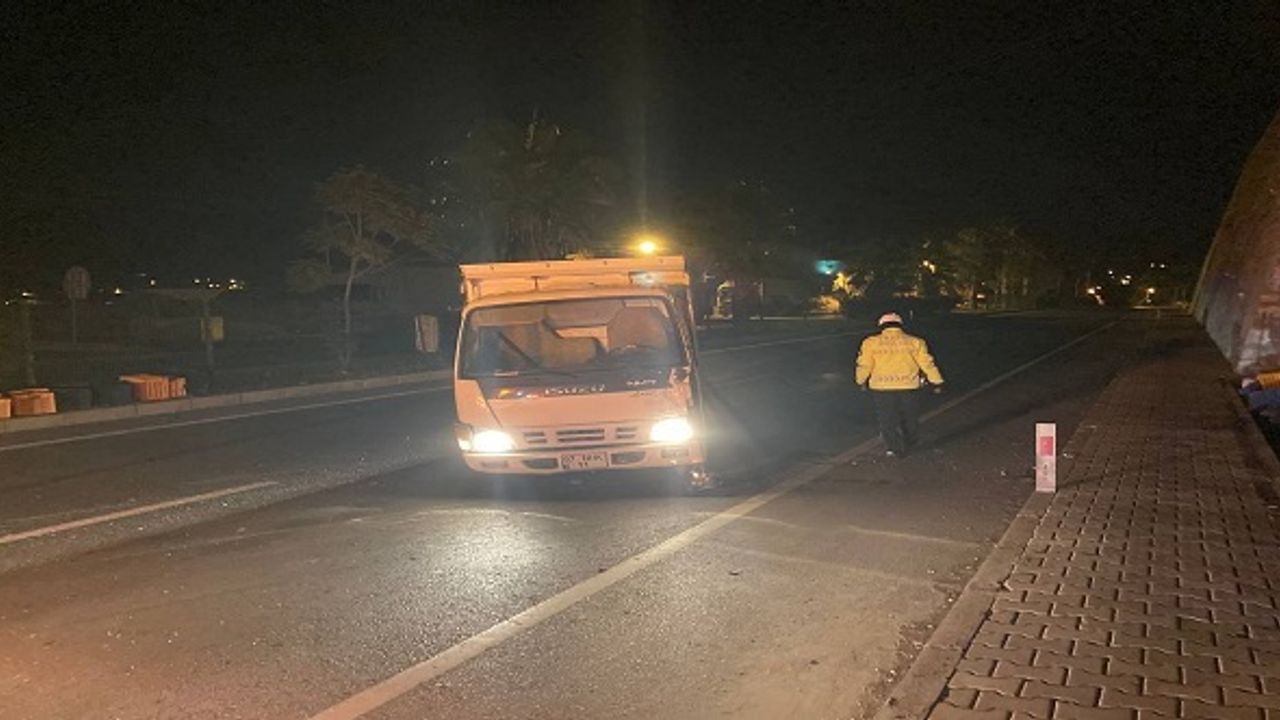 Kamyonetten Yaralanmadan Çıkan Sürücü, Polisten Kaçarken Düşüp Yaralandı