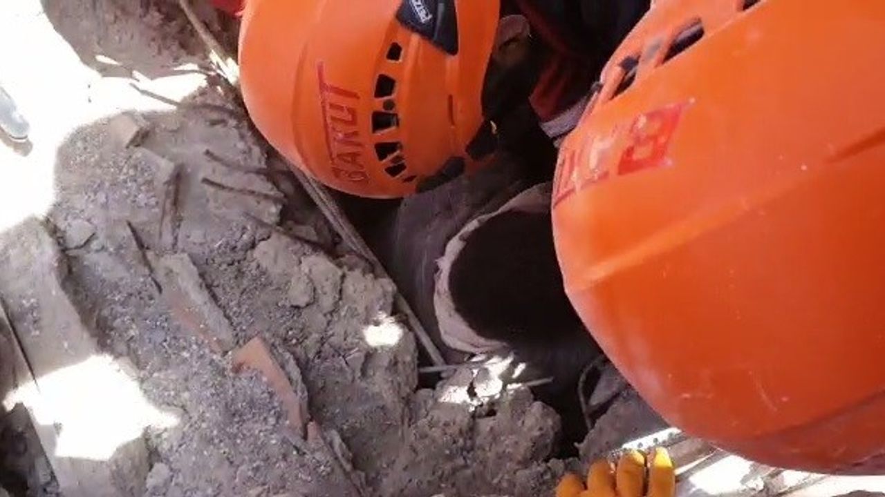 203 saat sonra 7 katlı bina enkazının en dibinden sağ çıktılar